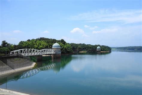 貯水池 近く 家|貯水池が目の前にある土地買って家建てますか？庭があって、目。